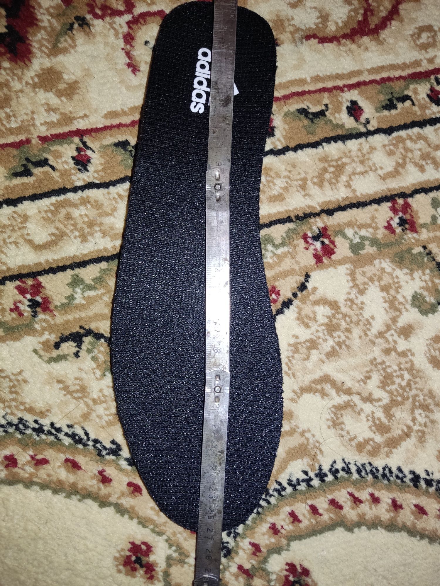 Продам кроссовки Adidas