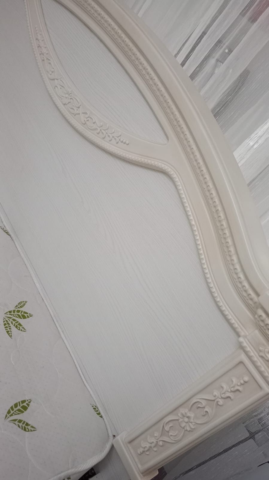 Двуспальная кровать