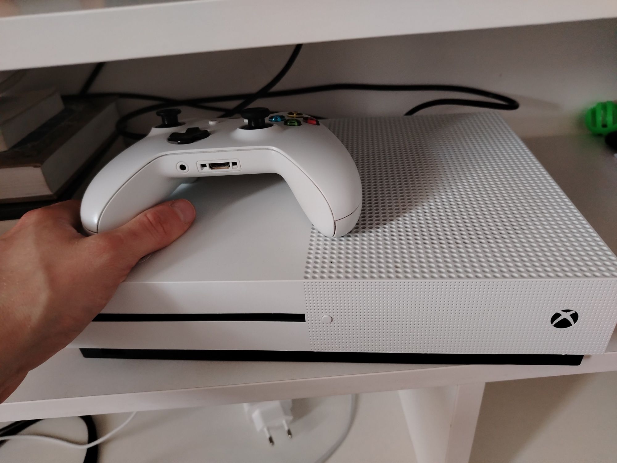 X-box one S на 1TB