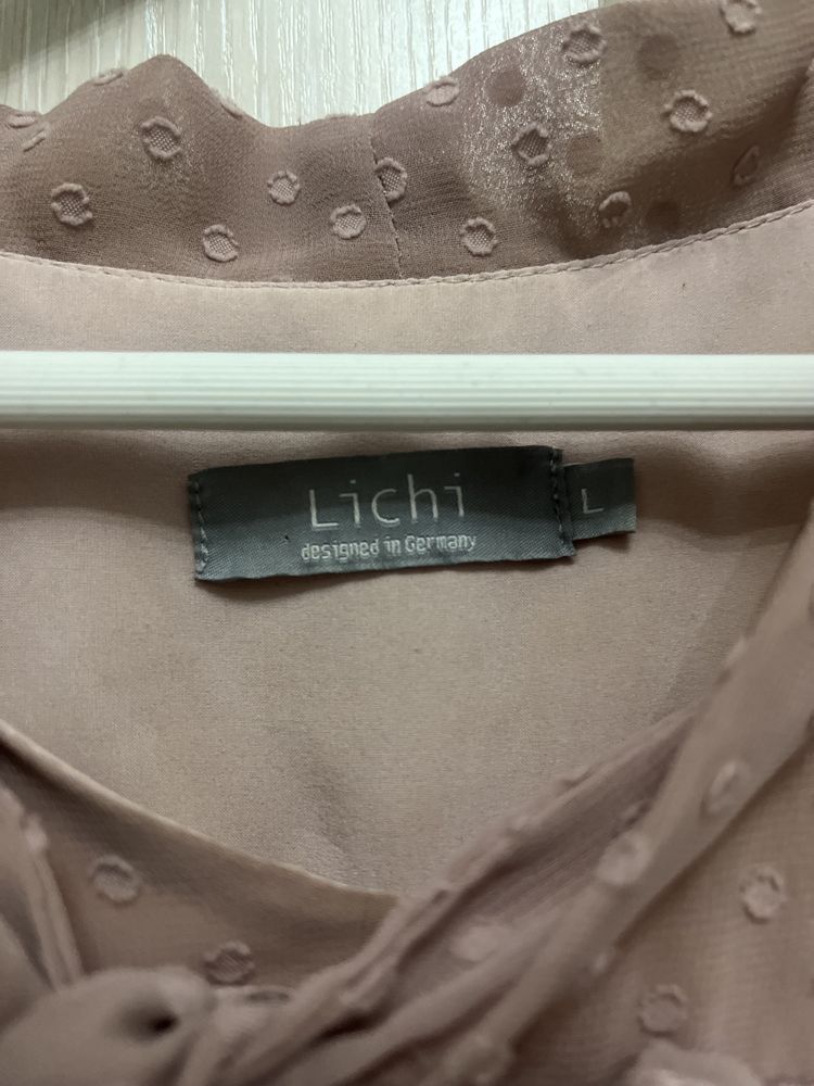 Платье от бренда lichi