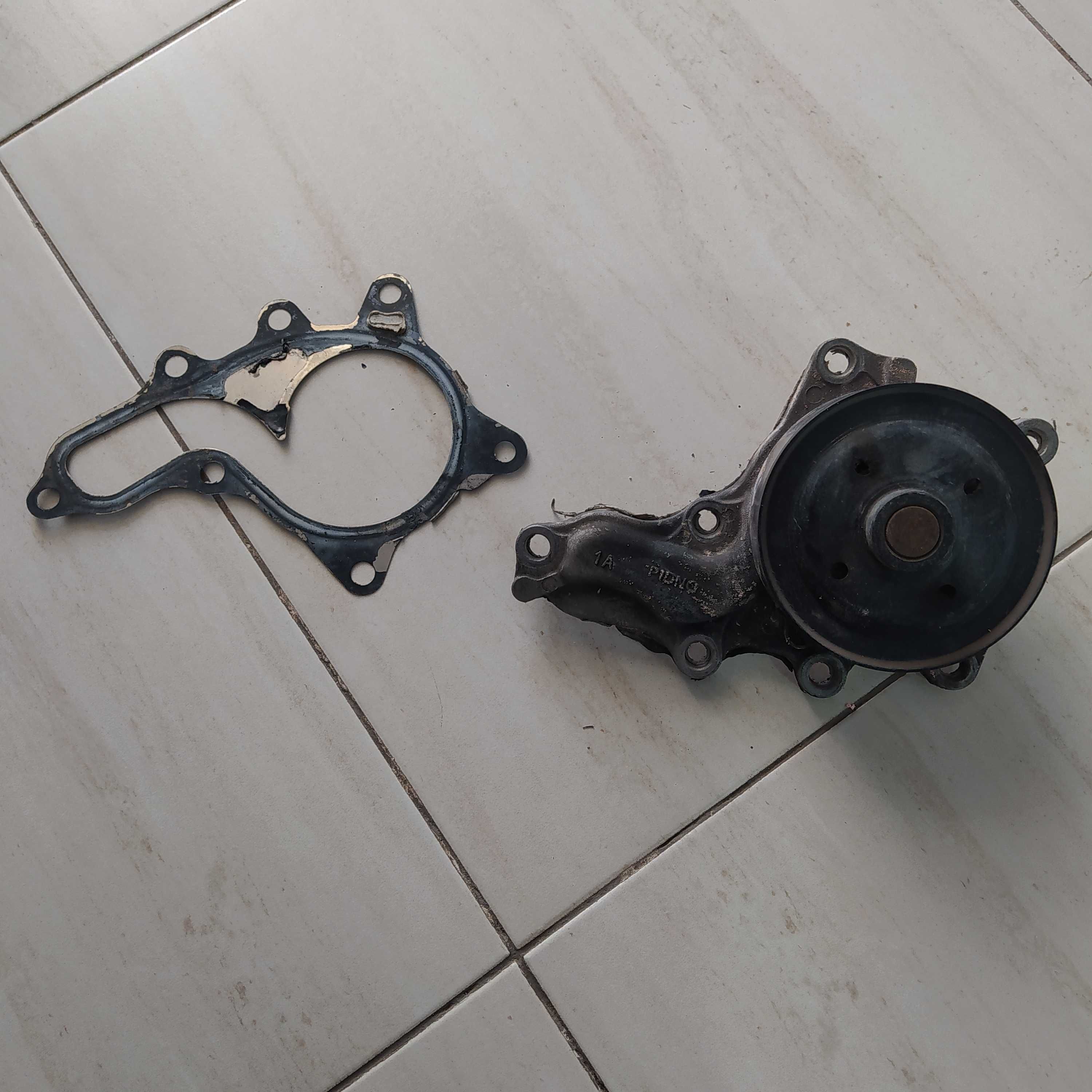 Помпа на Toyota Camry 50 / Водяной насос на Toyota Camry 50