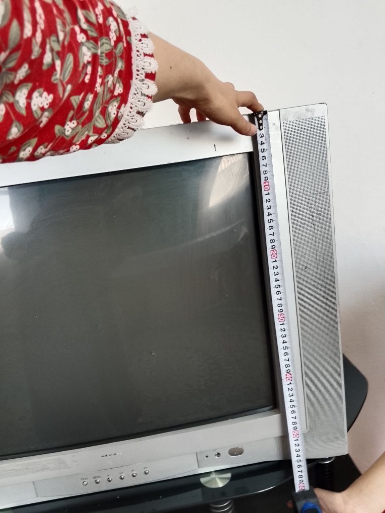 Жаксы істеп тұр,өте үлкен телевизор, патставкасымен бірге 10 000т.