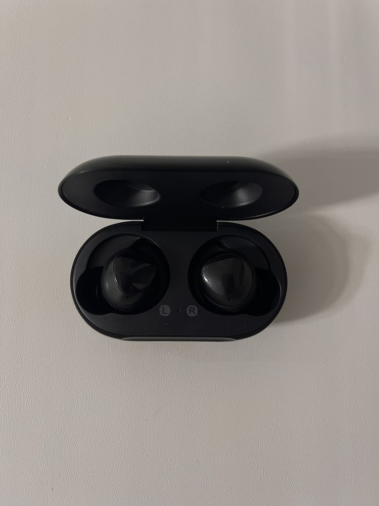 Продаю беспроводные наушники samsung galaxy buds SM-R170