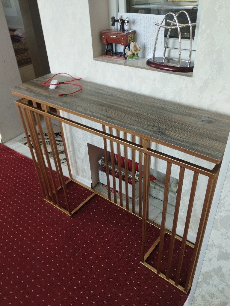 Железный стол для любога