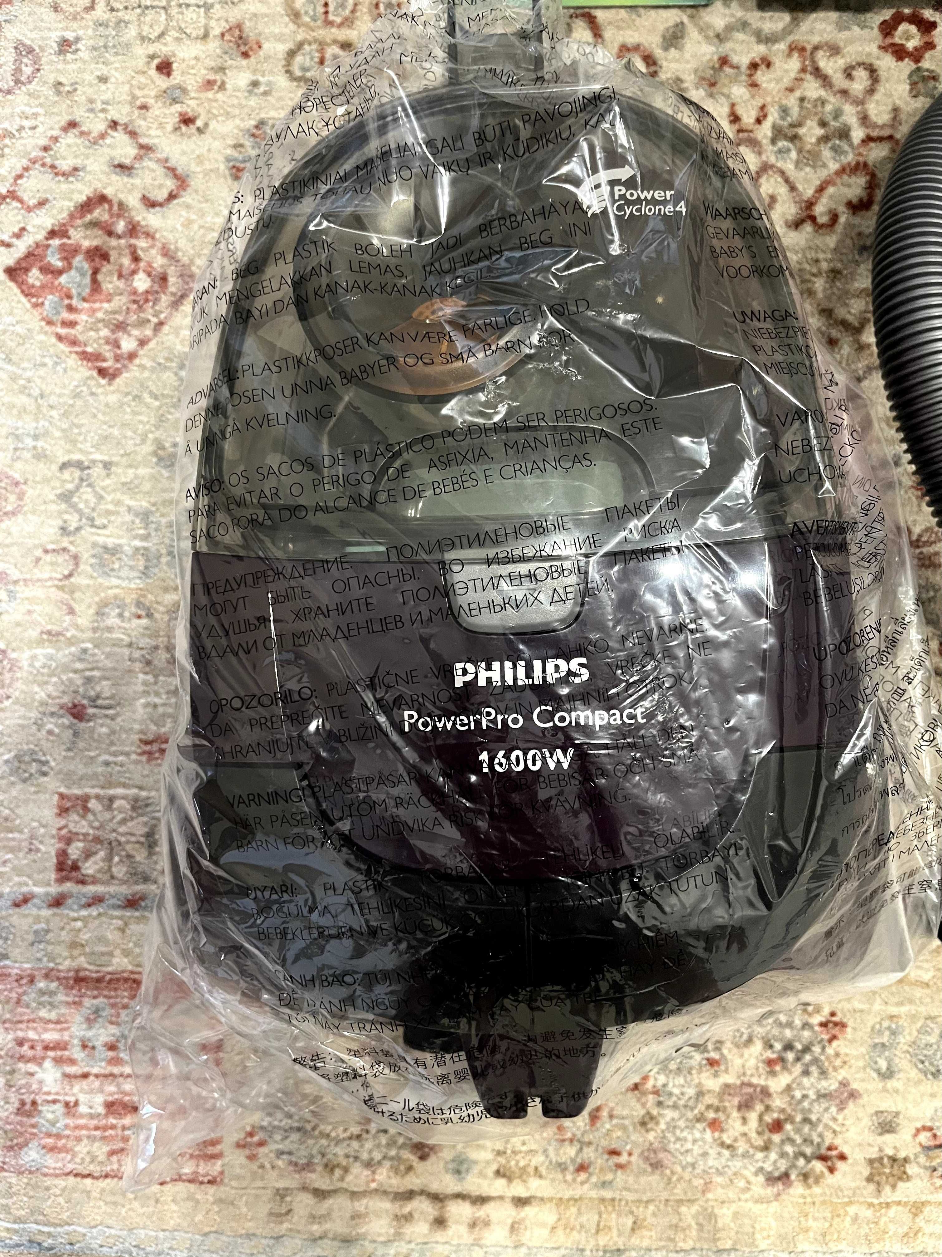 Пылесос Philips PowerPro Compact 1600W