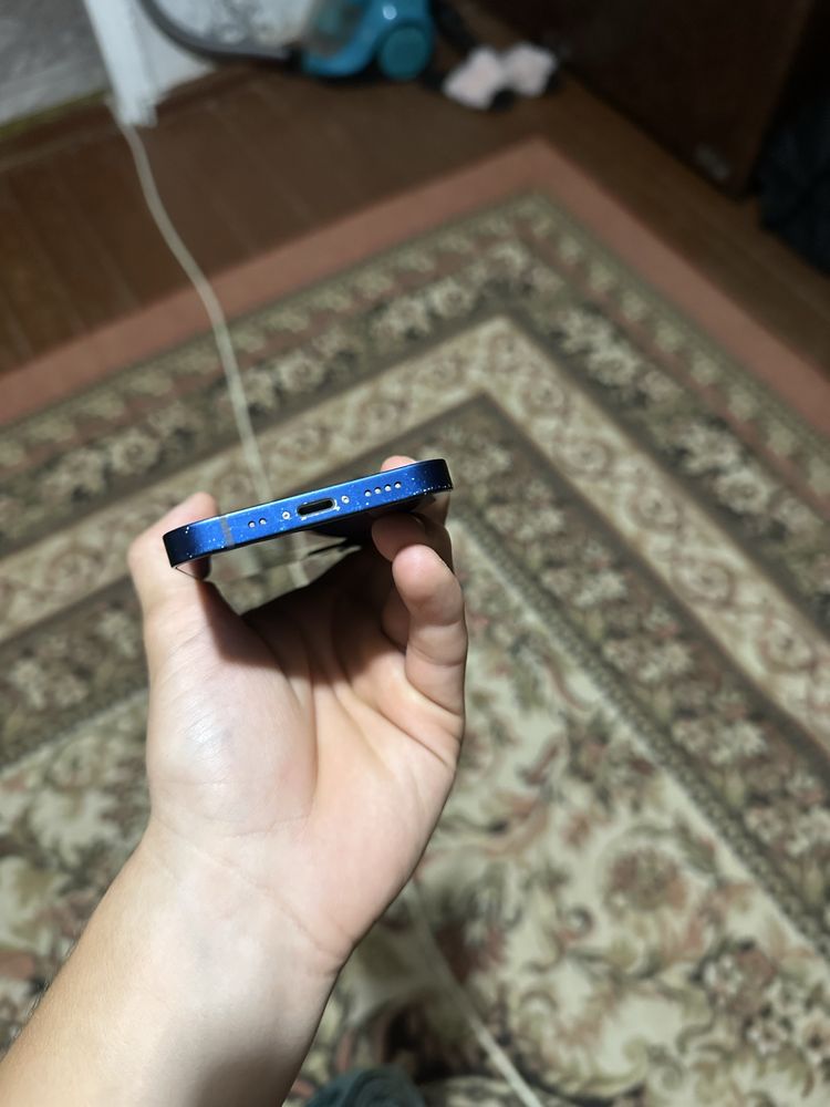 Iphone 12 mini.