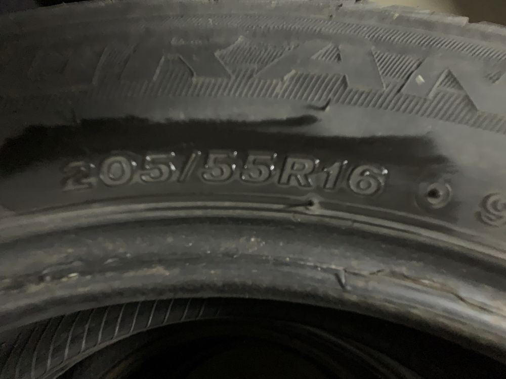 Резины размер на 205/55/16, находится ул. Навои дом.208/7, позвоните.