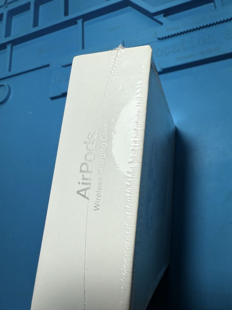 Продам AirPods Wireless Charging Case. Оригинал