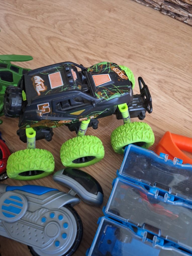 Машинки игрушечные