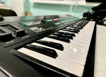 Профессиональный синтезатор Yamaha DX7 семейства, модель DX100