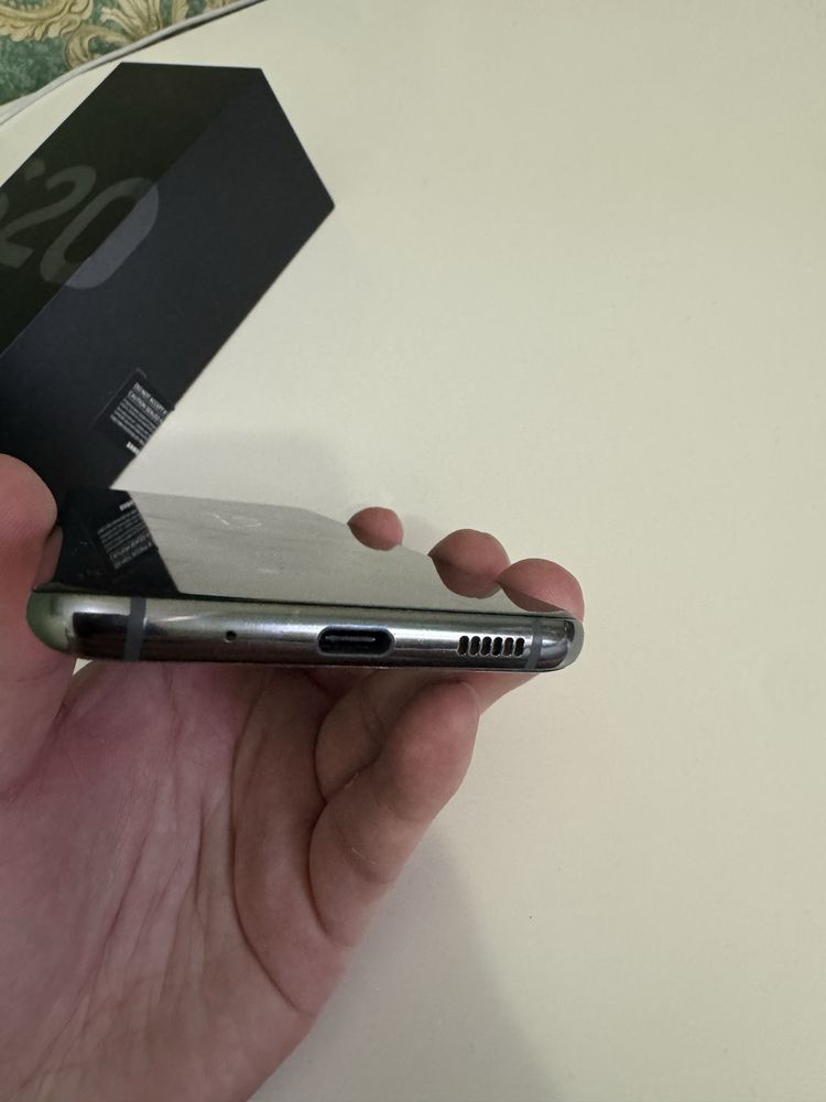 Samsung Galaxy S20 128gb в идеальном состоянии