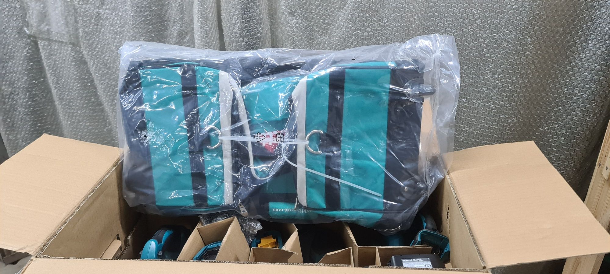 Продам набор электроинструмента Makita 18V макита