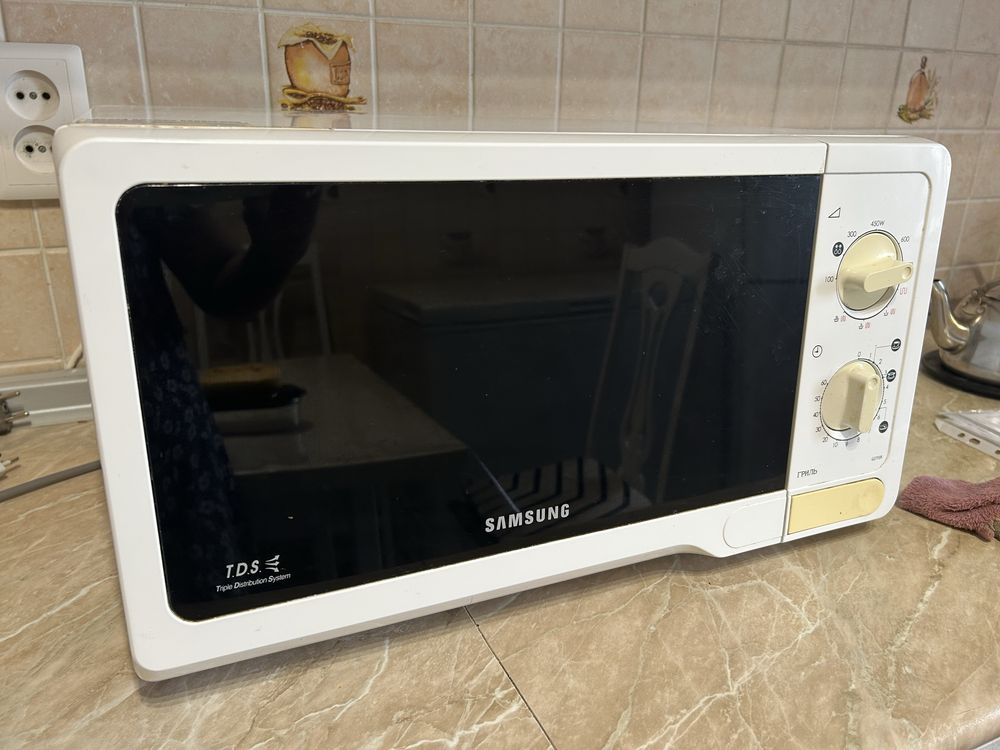 Продам микроволновую печь