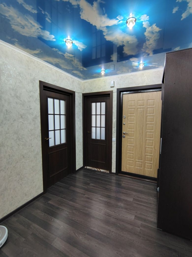 Продам 3 комнатную квартиру новой планировки с мебелью, 10 школа .
