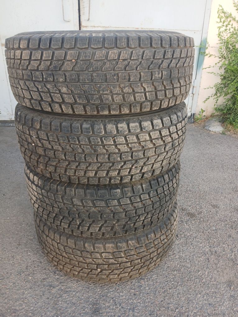 Комплект шин R  16