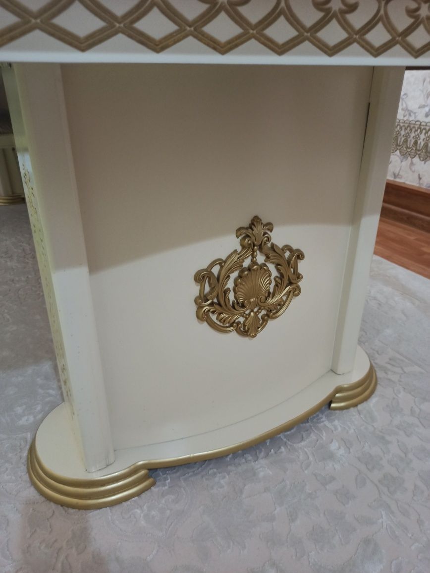 Продам стол и стулья
