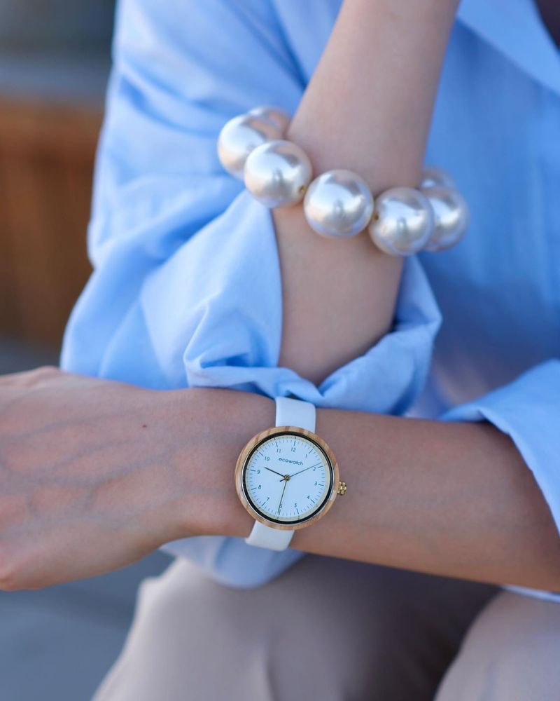 Белые ecowatch из экзотического Эбена с кожаным ремешком