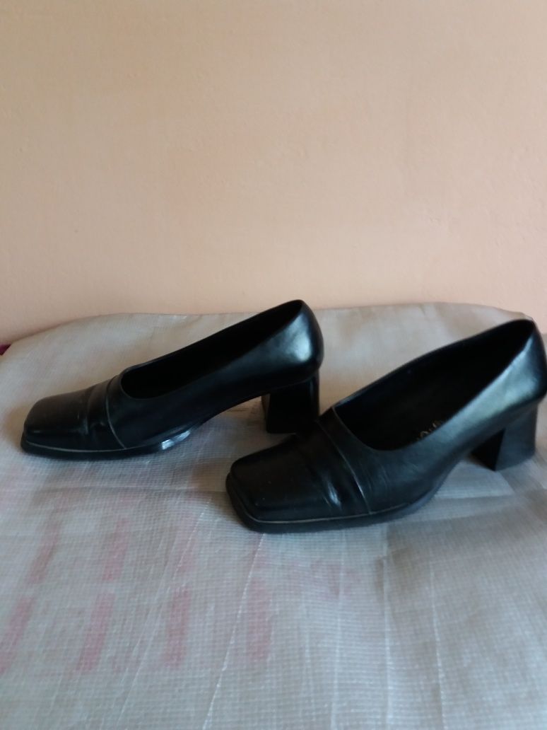 Продаю кожаные натуральные , туфли