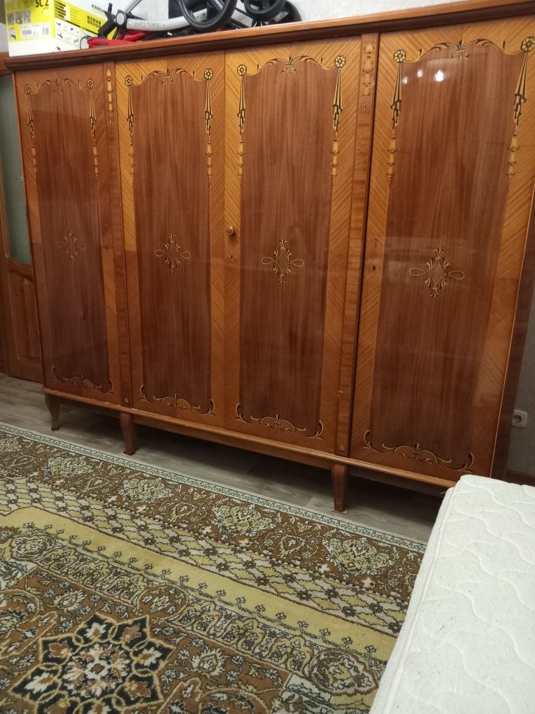 Продам комплект  в гостиную.