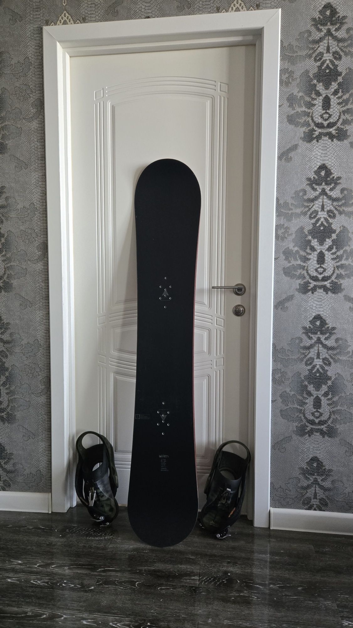 BURTON Сноуборд + крепления + сумка на колёсах