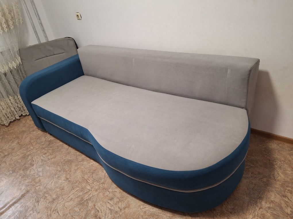 Продам диван двух спальни состояние хорошее длина 225 ширина 93