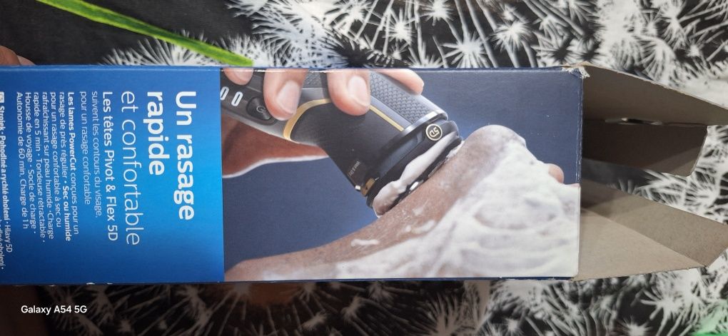 Продам бритву Philips S3333/54 роторная от аккумулятора