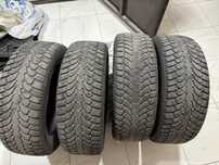 Продам шипованные резины 235/60/18
