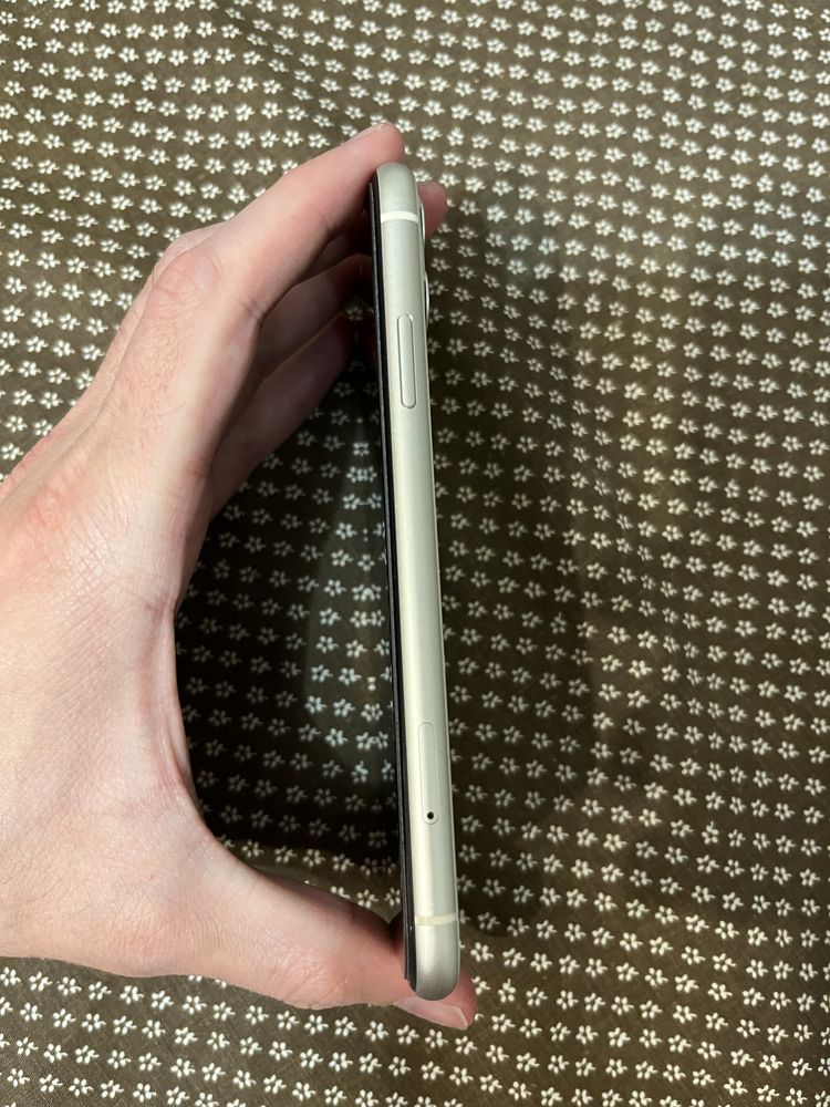 Продам iPhone 11 64gb в хорошем состоянии