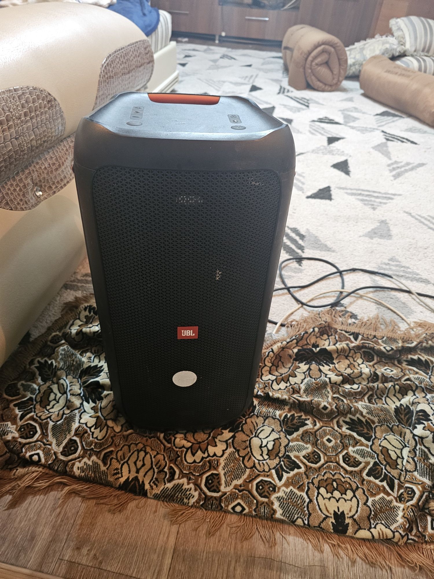 Продам колонку JBL