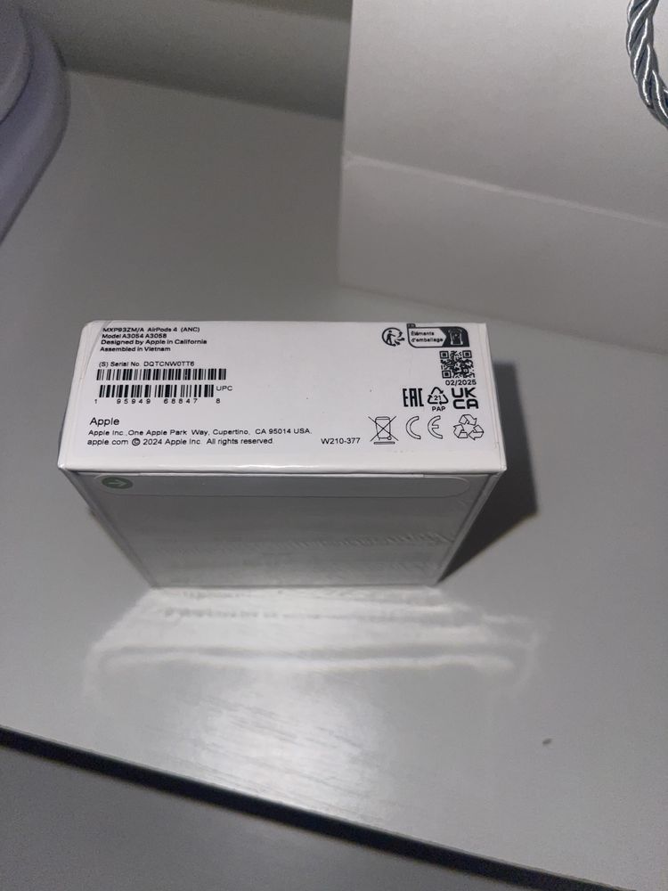 Airpods 4 с шумоподавлением