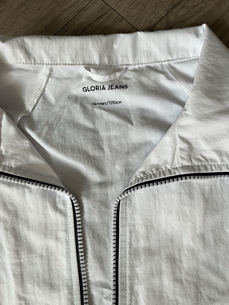 Продается Новая ветровка Gloria Jeans!!