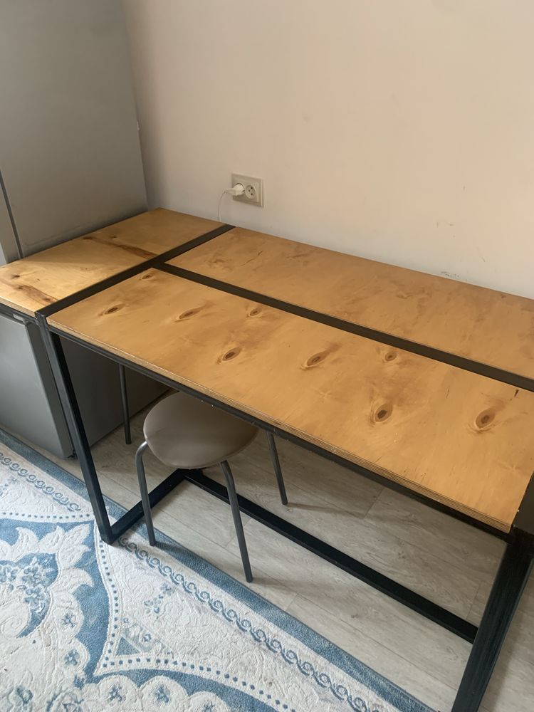 Продам стол 1.5 м