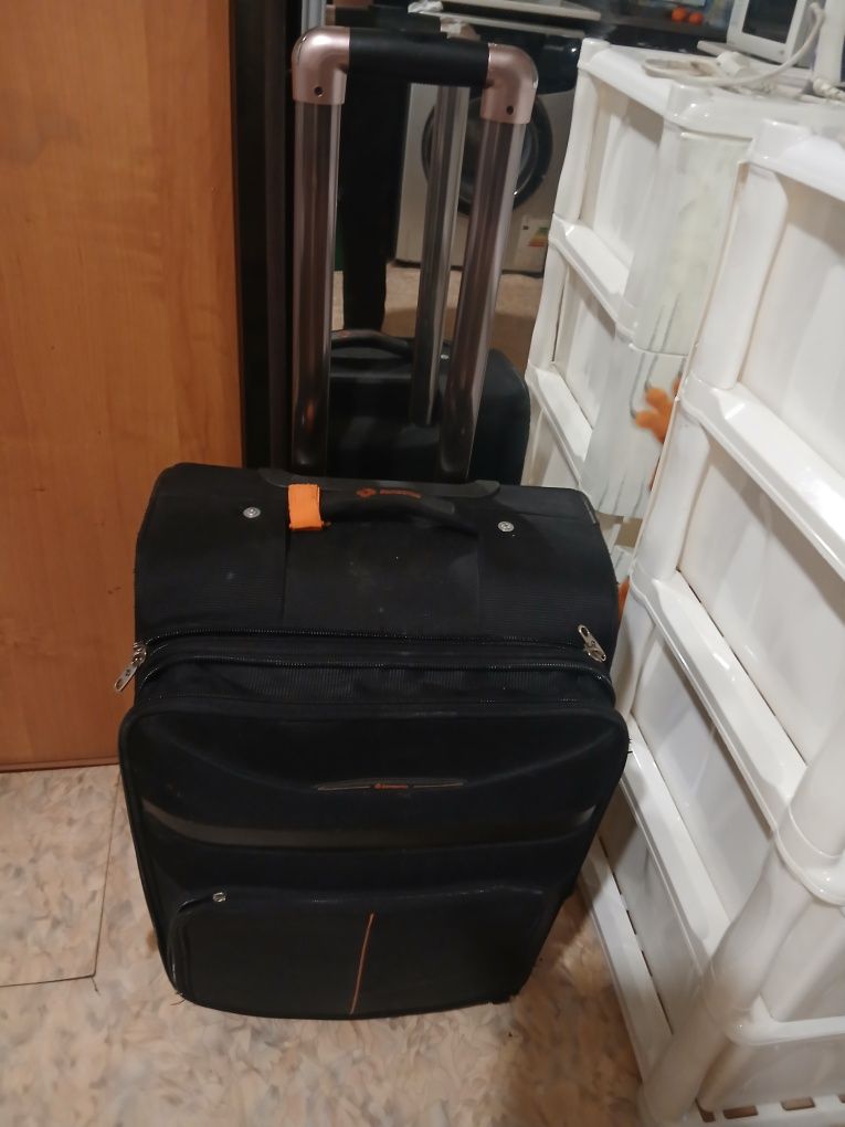 Продаю сумку на колеса