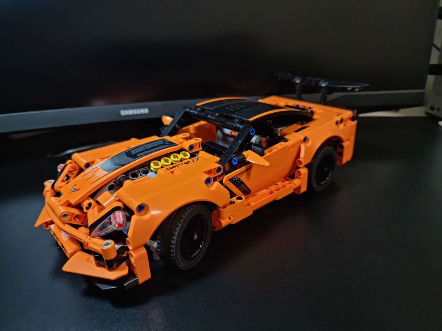Продам Lego Technic Chevrolet Corvette ZR1