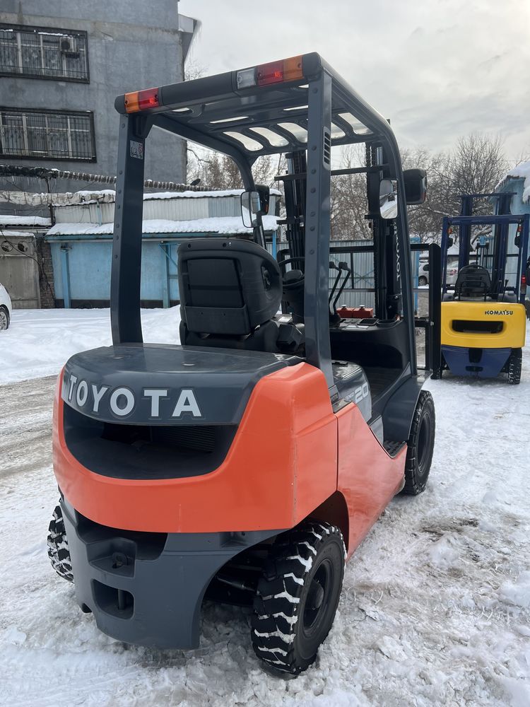 Японский Вилочный Погрузчик/Кара TOYOTA.Состояние Нового-Свежая Модель