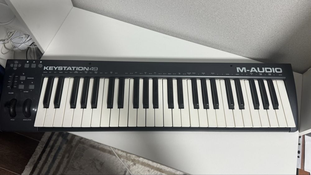 MIDI-клавиатура Keystation 49