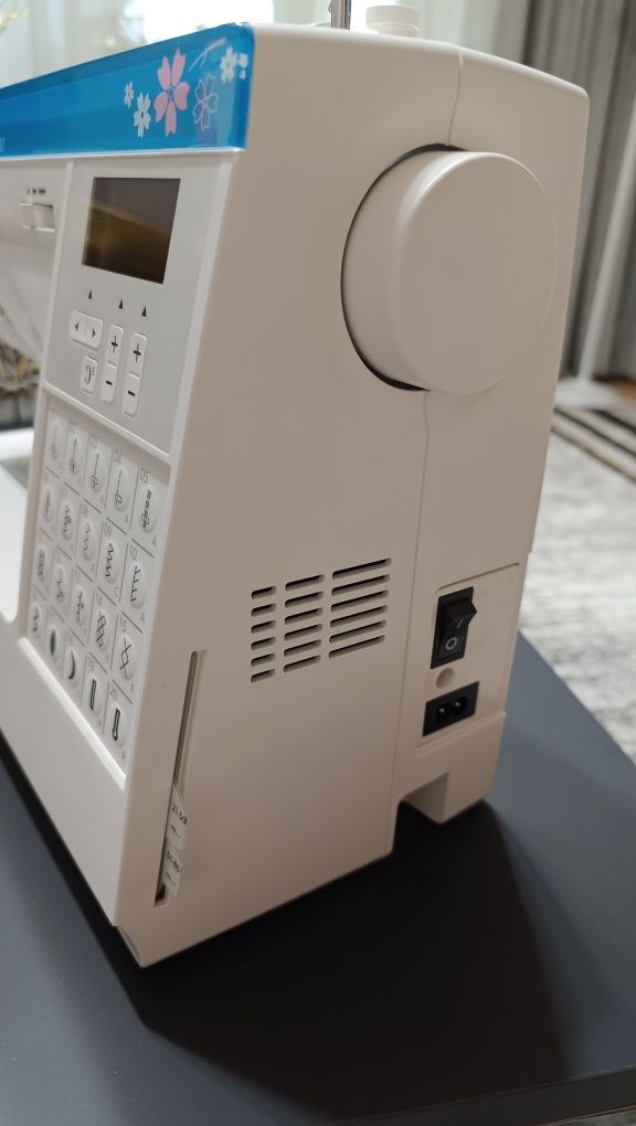Швейная машинка JANOME 6180. Компьютерная машинка.