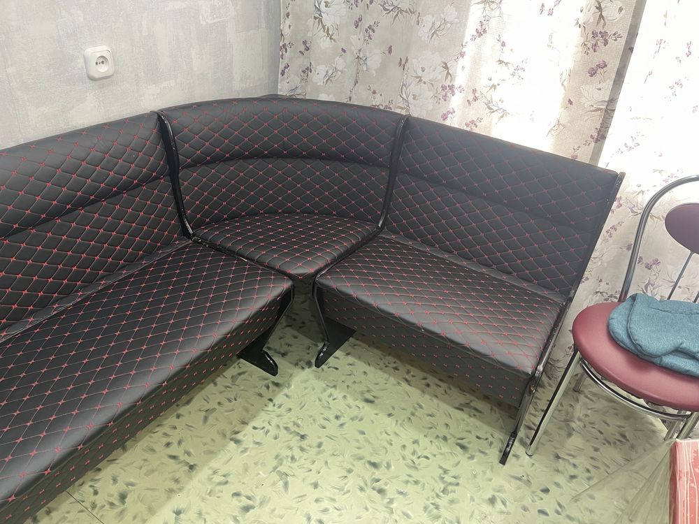 Угловой диван на кухню