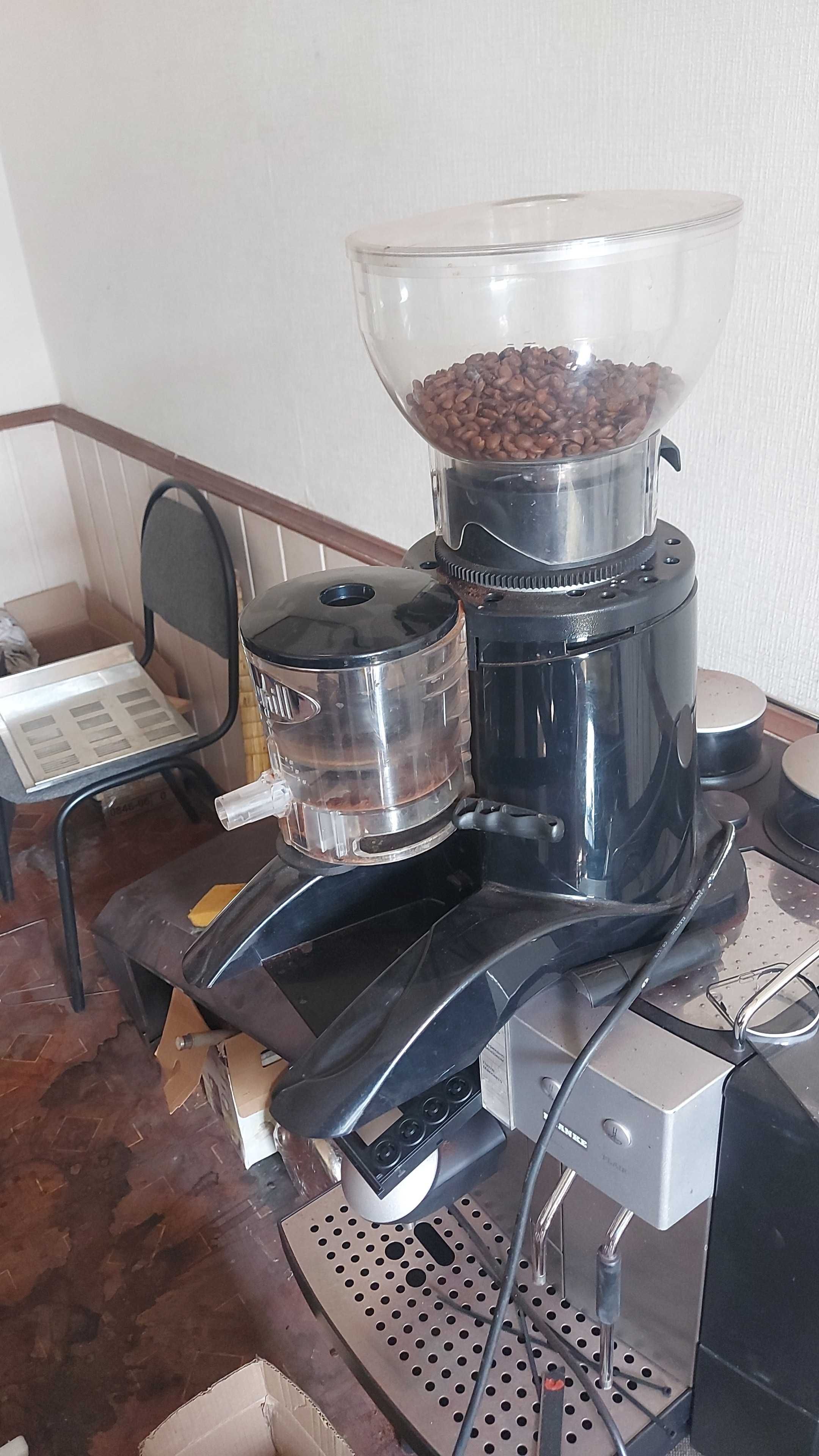 Продам кофемолку cunil