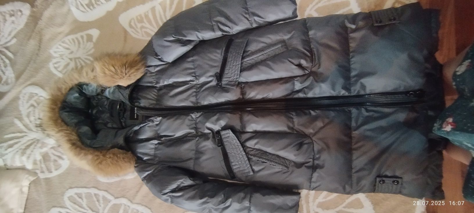Продам зимнюю женскую куртку