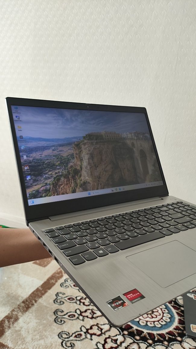 Продам отличный ноутбук Lenovo