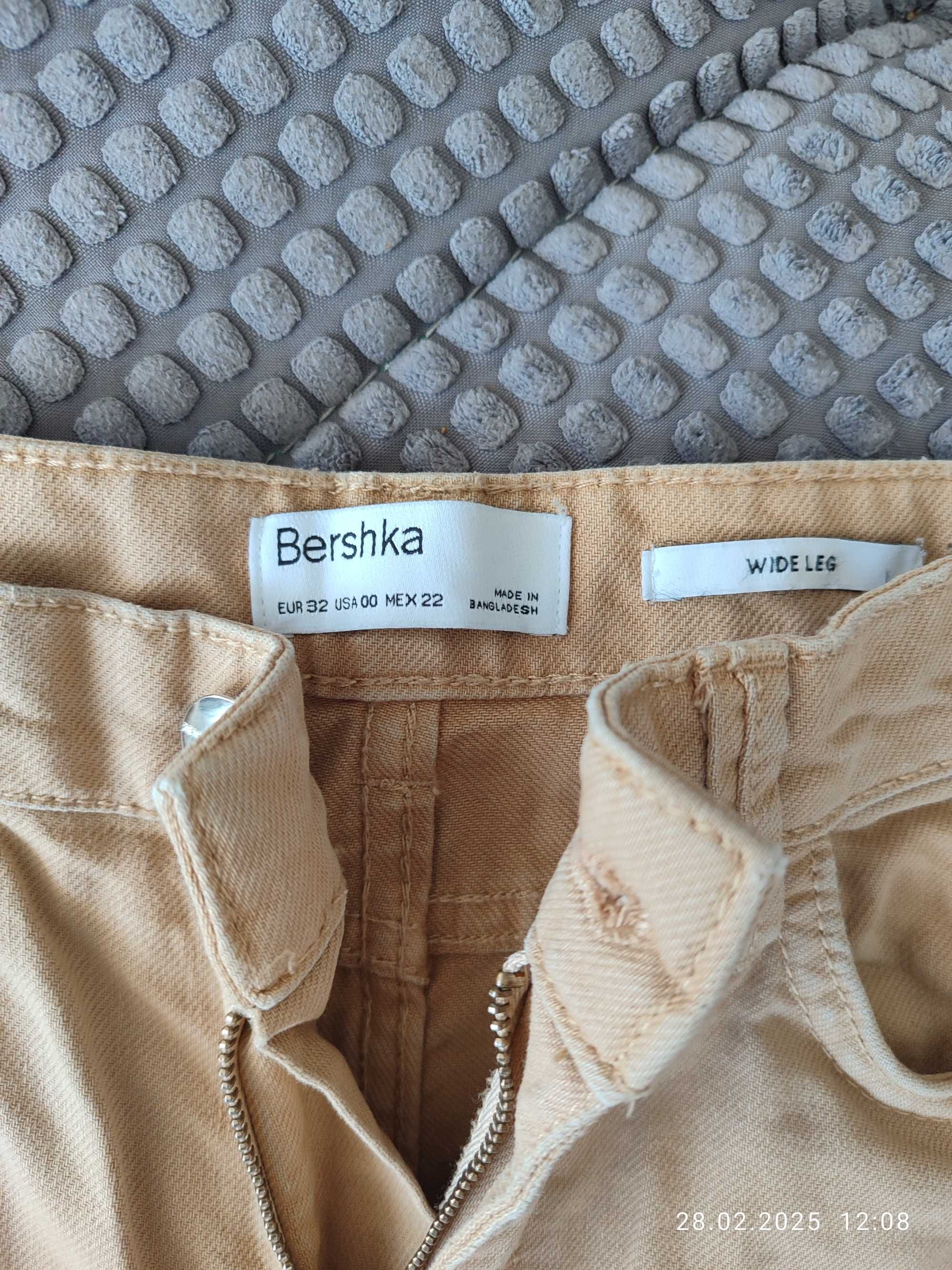 Продам джинсы для девочеки