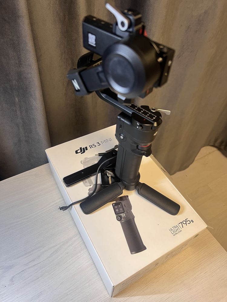 Ручной стабилизатор DJI RS 3 Mini