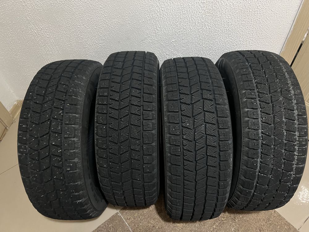 Шины Sailun Ice Blazer Arctic 215/60 R17 100T – отличное состояние.