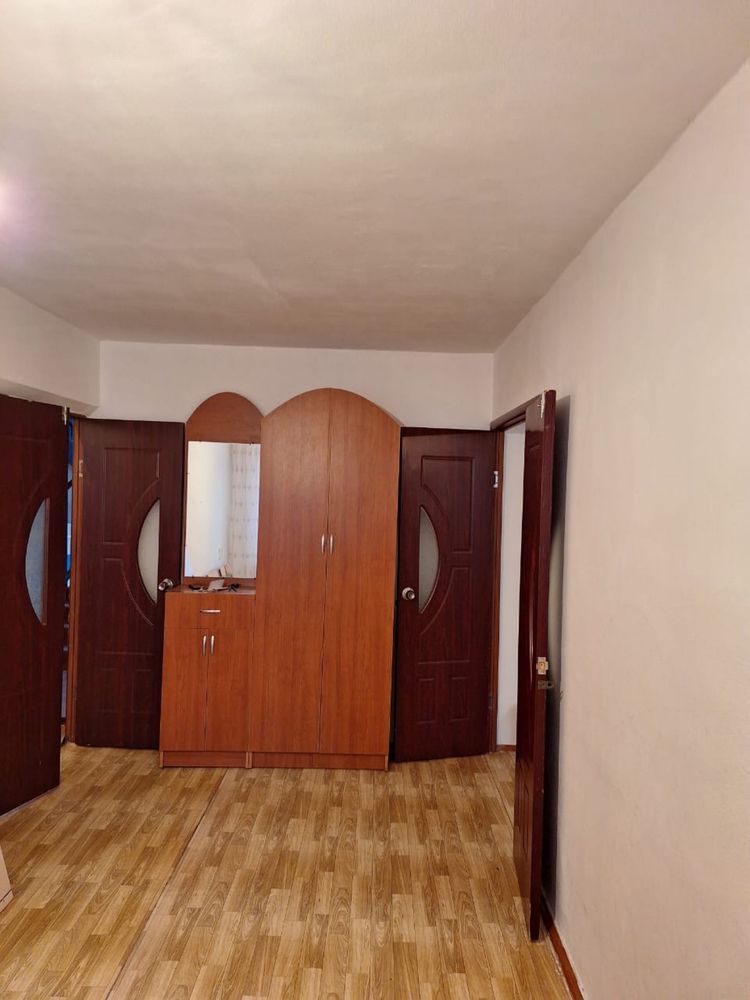 Срочно продам 1 мкр.32 дом 52кв. на 1 этаже 2 комнатный квартира