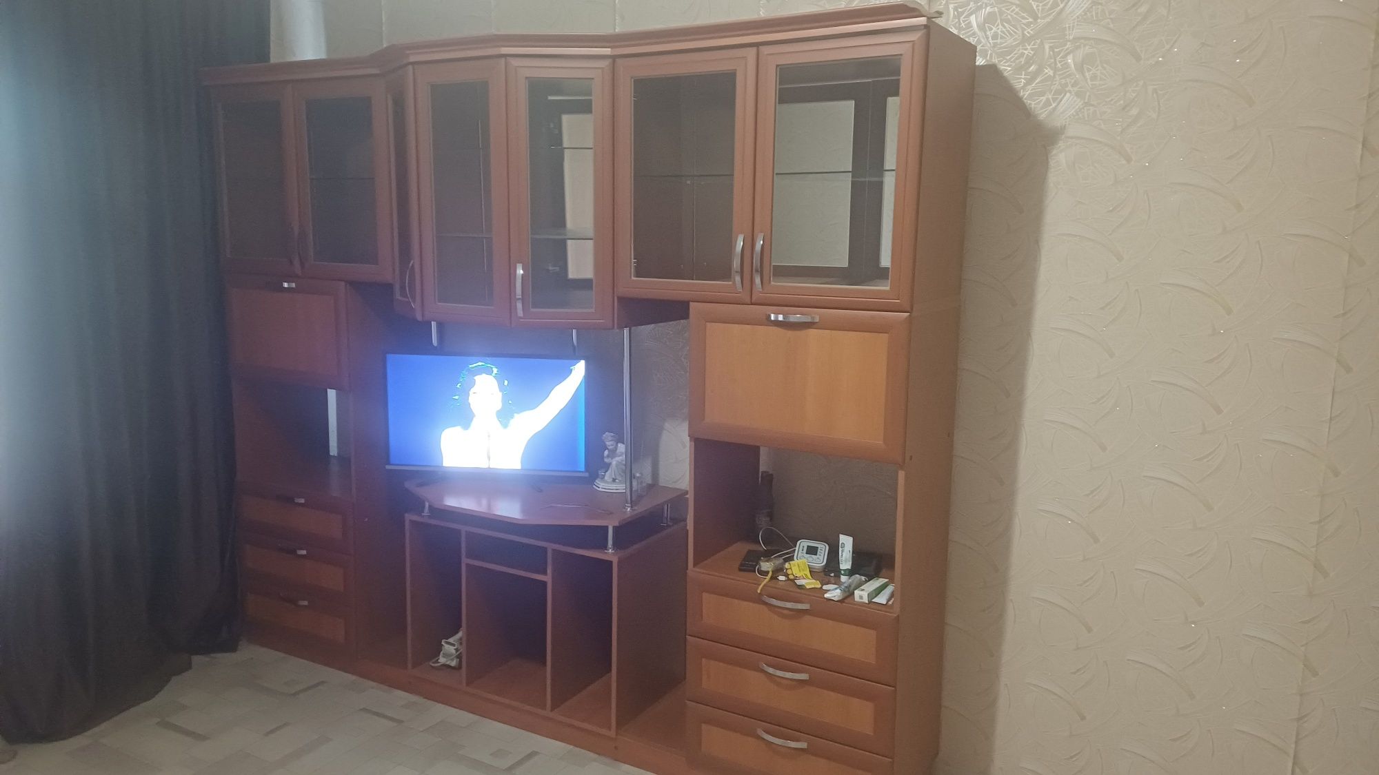 Продам стенку в зал
