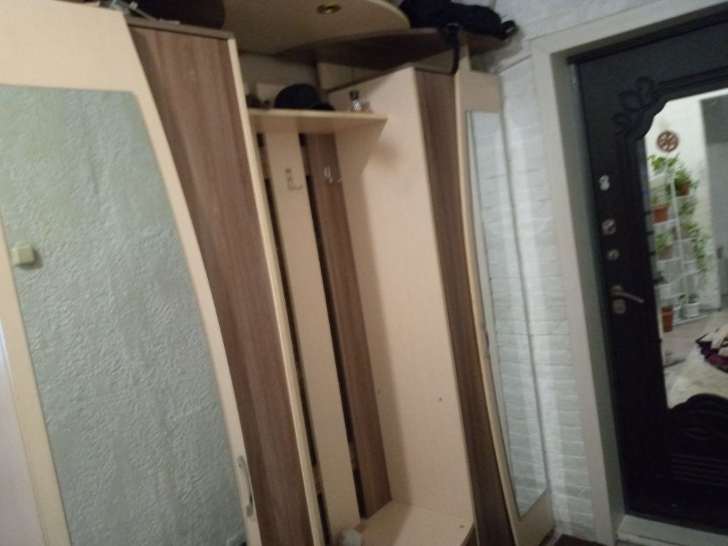 Продается прихожка в хорошом состояний цена 50 тыс