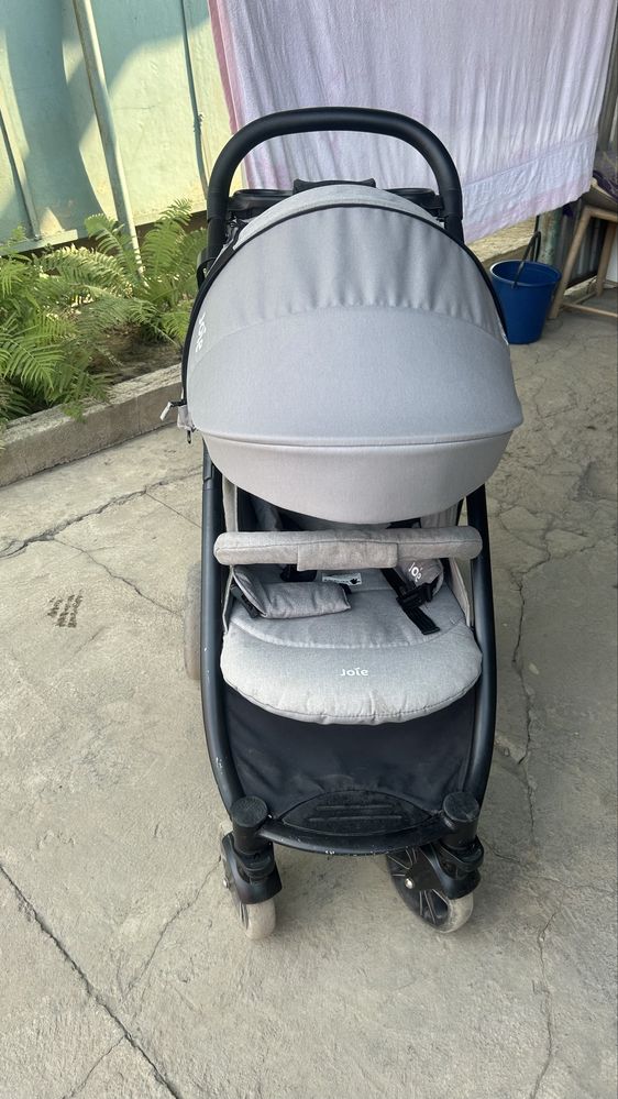 Продам коляску Joie