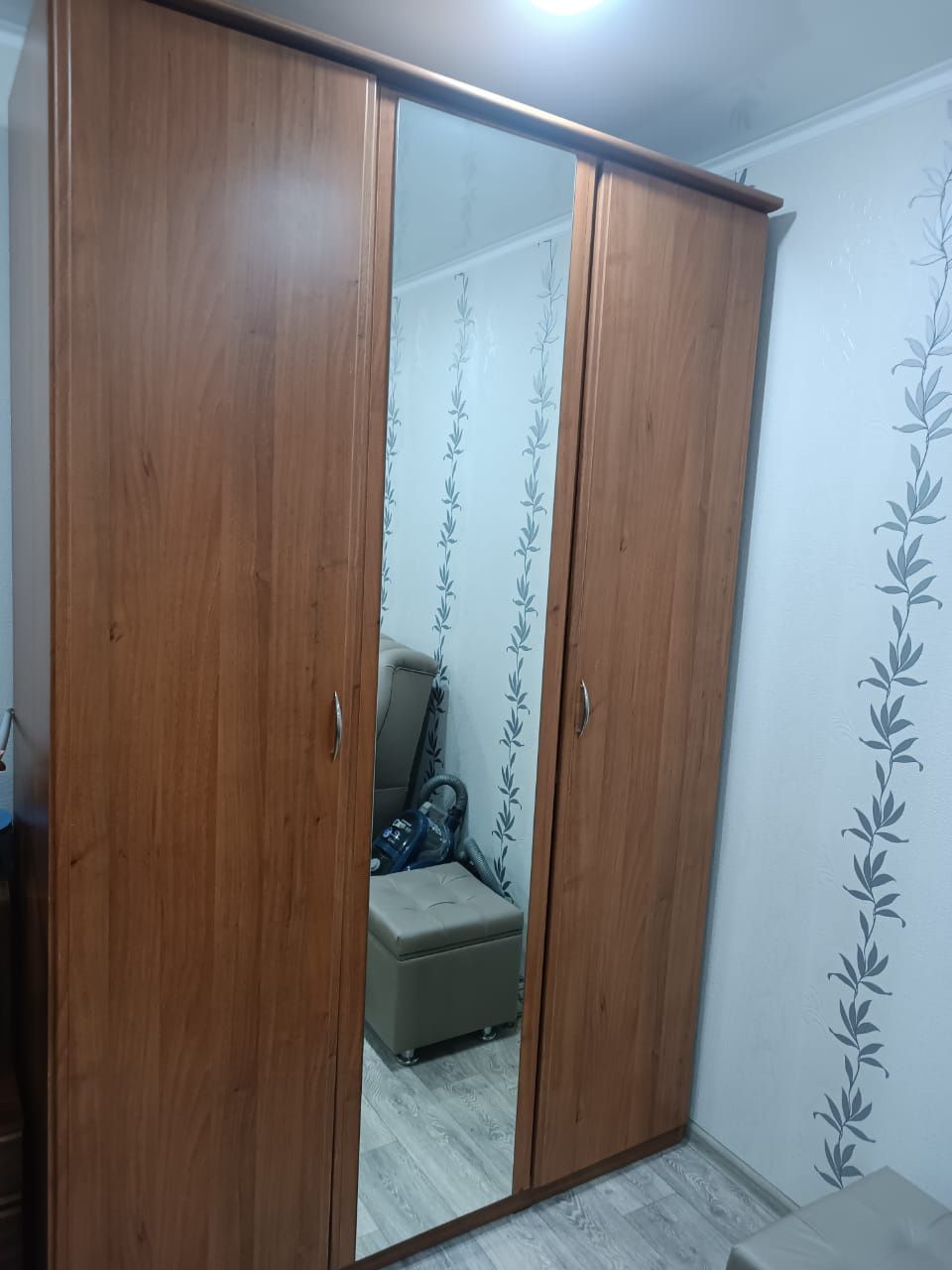 Продам шифоньер б/у