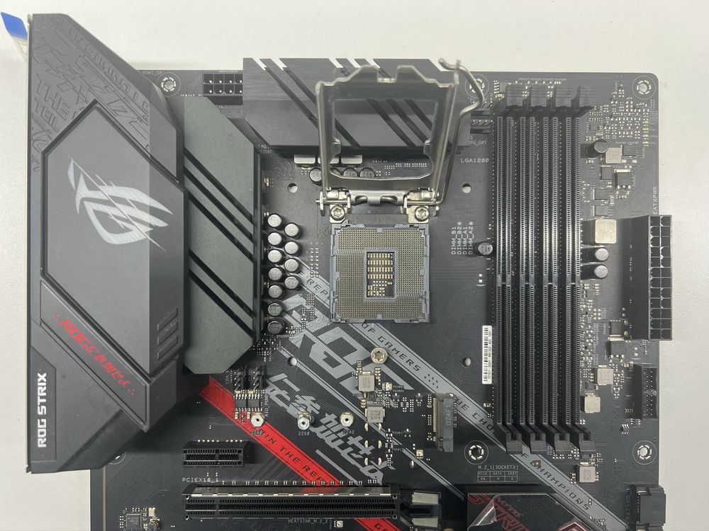 Материнская плата Asus ROG STRIX B460-H GAMING в хорошем состоянии